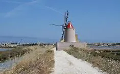 A Salina Galia torna in funzione lo storico mulino