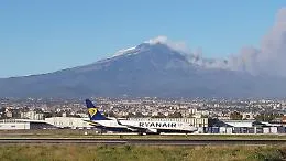 Voli sospesi per la cenere: le storie di chi non pu&ograve; tornare a Catania e chi si &egrave; dovuto arrangiare