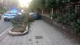 Auto sospetta abbandonata sul marciapiede di viale Regina Margherita: scattano controlli e rimozione