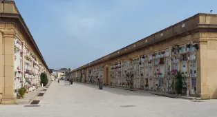 Mazara, raid notturno al cimitero comunale: tombe violate e bronzi rubati