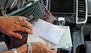 Niente pi&ugrave; bollo auto per 14,5 milioni di veicoli. Meloni: &laquo;Via una delle tasse pi&ugrave; odiate&raquo;