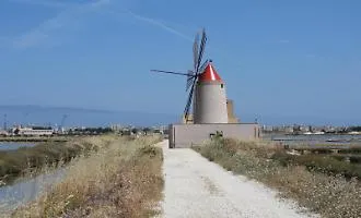 A Salina Galia torna in funzione lo storico mulino