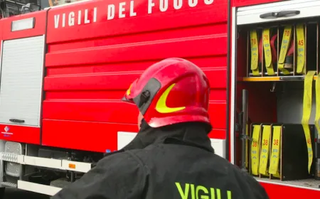 Grave incidente sulla strada statale 115: un camion si scontra con un'auto, tre giovani in codice rosso