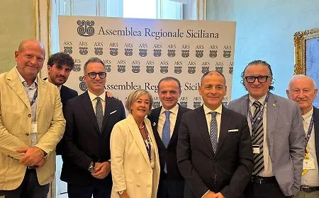 L'asse Messina-Trapani e la sfida a Palazzo d'Orleans: la grande manovra di Cateno De Luca che scuote la Sicilia
