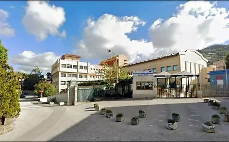 Violenza a scuola ad Alcamo: sassi e pugni ai collaboratori scolastici, denunciato studente dell'Itet Caruso