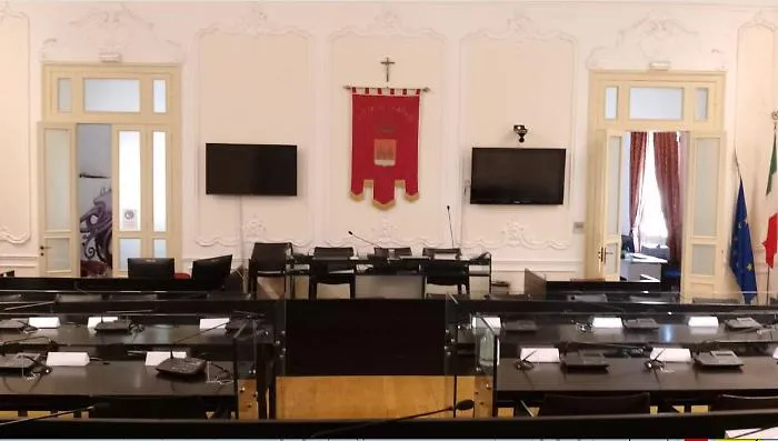 Trapani, seduta consiliare deserta: conti comunali in bilico tra Tari, mozione di sfiducia e rischio Corte dei Conti