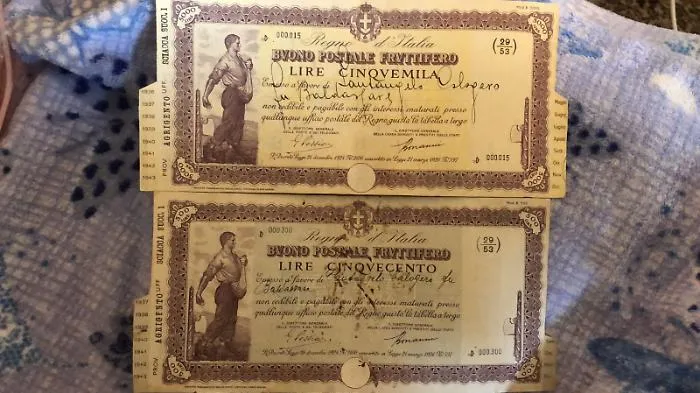 Sotto la mattonella una fortuna: 16 buoni postali degli anni '40 valgono oltre 1 milione di euro