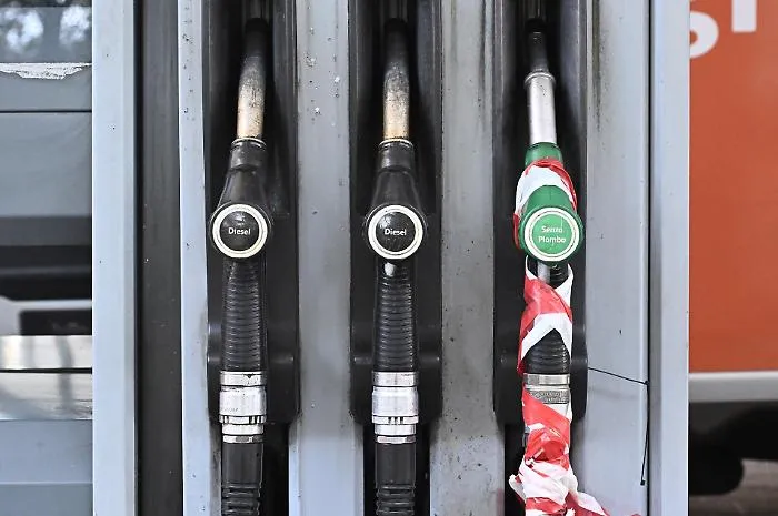 Benzina e diesel a prezzo bloccato,  i gestori insorgono contro Eni: &laquo;E' concorrenza sleale&raquo; 