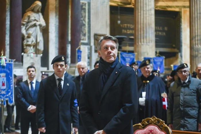Casa Savoia ed Emanuele Filiberto accusati di vendere onori monarchi: "Privi di valore giuridico e mai rendicontati"