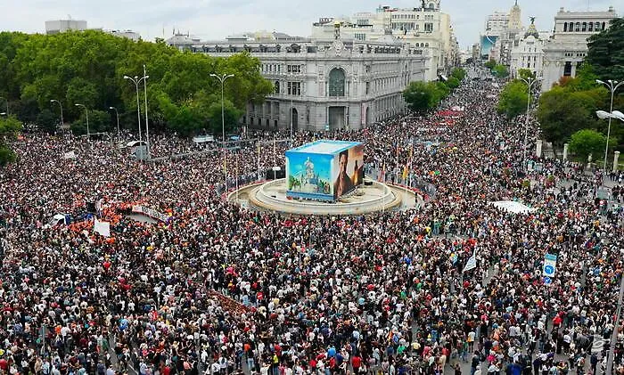 Spagna, la crisi della casa torna in piazza: il caso Maricarmen scuote la politica