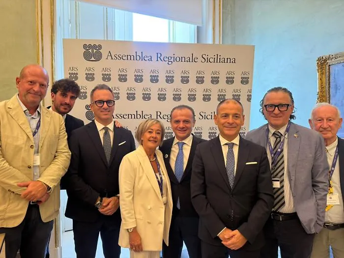 L'asse Messina-Trapani e la sfida a Palazzo d'Orleans: la grande manovra di Cateno De Luca che scuote la Sicilia