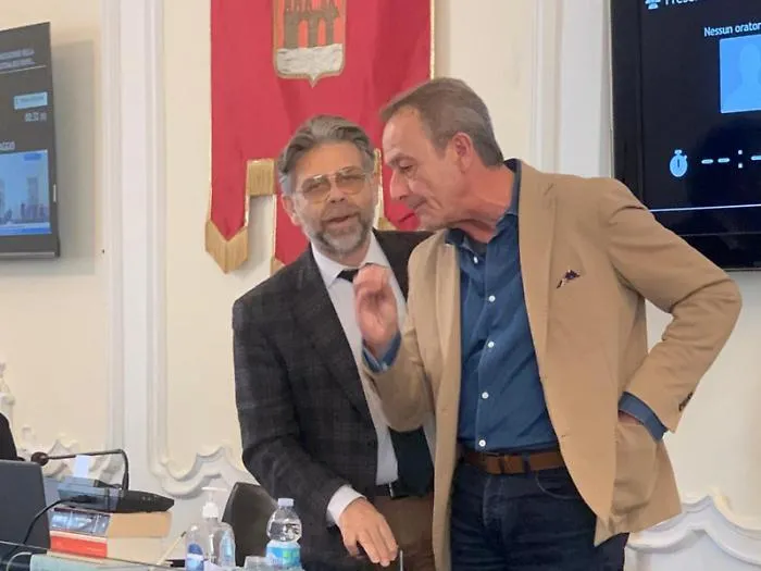 Tensione a Palazzo Cavarretta a Trapani: Pug, bilanci e l'ombra della mozione di sfiducia