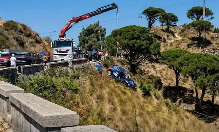 Paura alla cronoscalata del Monte Erice, auto esce fuori strada durante la corsa: due morti, almeno un ferito grave