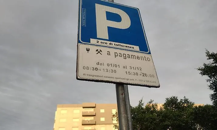 Nuove tariffe per gli stalli blu a Erice: vetta a 2 euro l'ora, residenti e commercianti in allarme